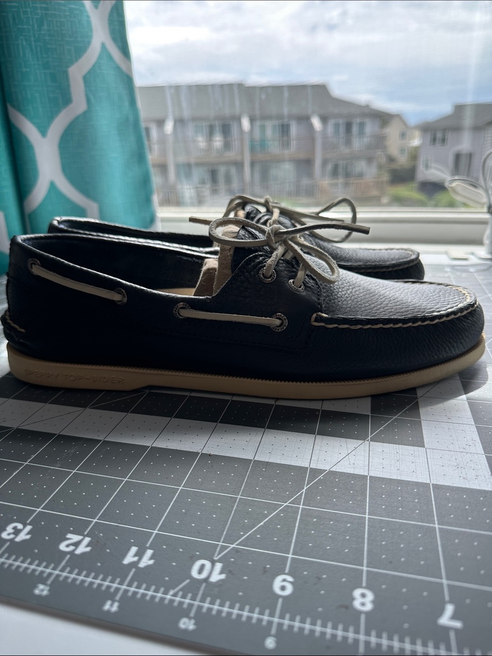 Sperry Navy Blue Leather Boat Shoes with Tan/cream Sole size 11.5